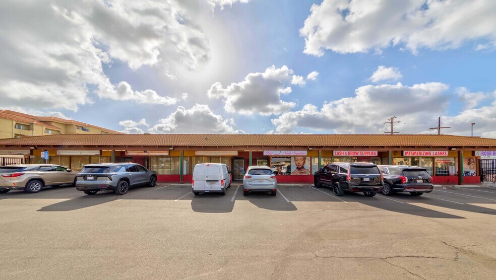 7600-7612 Katella Ave, Stanton, CA à vendre - Photo du bâtiment - Image 2 de 24