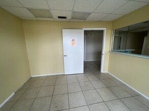 2009-2025 S McCall Rd, Englewood, FL for lease Interior Photo- Image 1 of 9