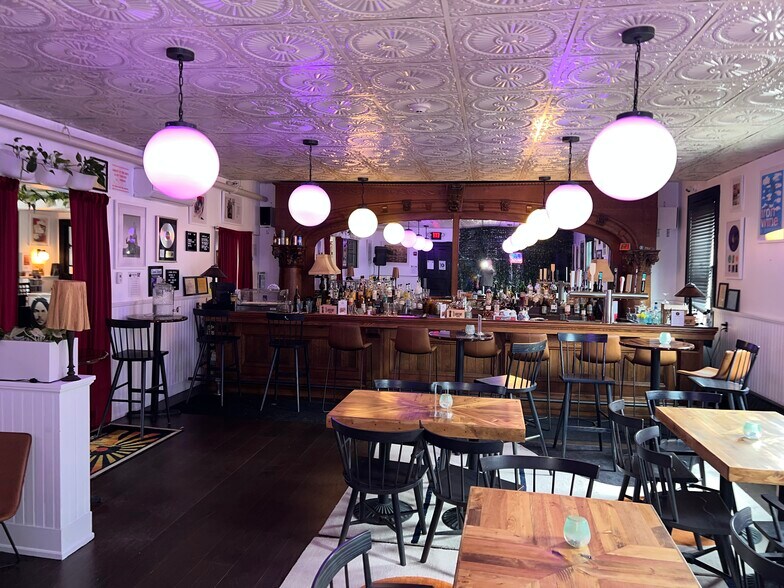 28 Market St, Warren, RI à vendre - Photo du bâtiment - Image 2 de 84