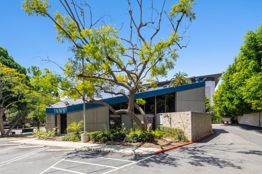 4333 Wilshire Blvd, Los Angeles, CA for sale - Building Photo - Image 2 of 11