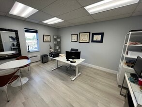 2542-2556 N Federal Hwy, Fort Lauderdale, FL for lease Interior Photo- Image 1 of 3