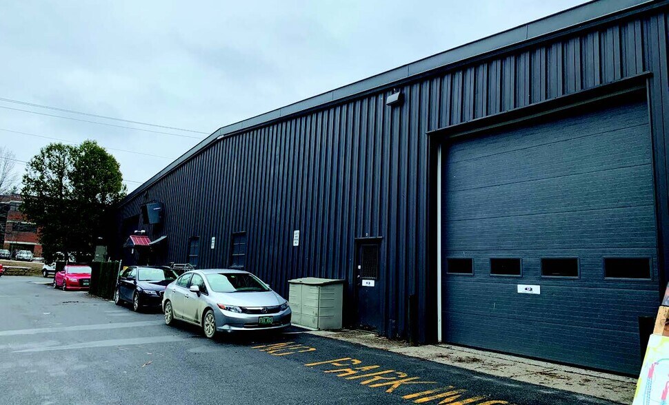 10 Farrell St, South Burlington, VT à louer - Photo du bâtiment - Image 3 de 3