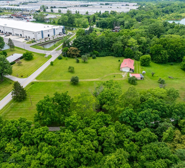 2700-2714 Bixby Rd, Groveport, OH for sale - Building Photo - Image 3 of 5