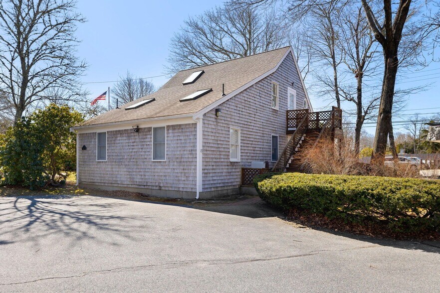 15 Simpson Ln, Falmouth, MA à vendre - Photo du bâtiment - Image 3 de 26