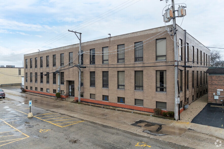 10526 W Cermak Rd, Westchester, IL for lease - Building Photo - Image 3 of 6