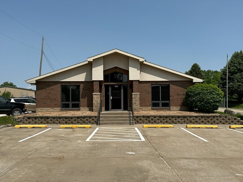 1825 Industrial Cir, West Des Moines, IA à louer - Photo du bâtiment - Image 1 de 6