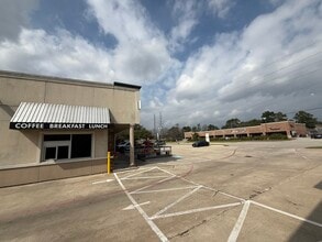 11703-11729 Spring Cypress Rd, Tomball, TX à louer Photo du bâtiment- Image 2 de 7