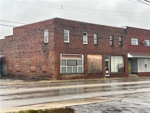 646 E Washington St, New Castle, PA à vendre - Photo du bâtiment - Image 1 de 8