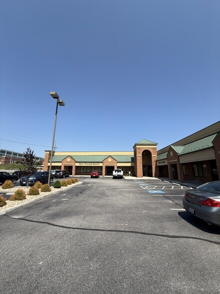 600 E Main St, Radford, VA à louer - Photo du bâtiment - Image 3 de 15