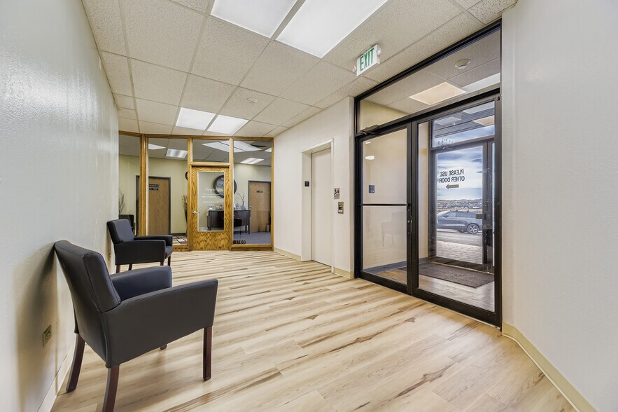 19600 E Parker Square Dr, Parker, CO à louer - Photo du bâtiment - Image 3 de 36