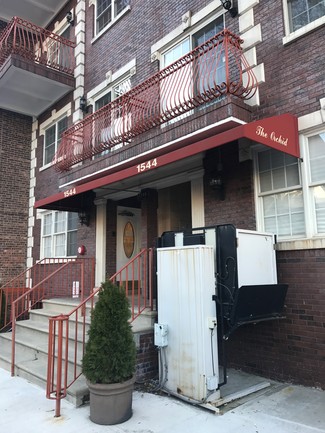 Plus de détails pour 1544 E 13th St, Brooklyn, NY - Vente au détail à vendre