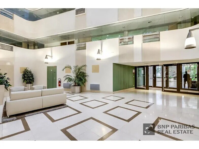 2 Rue Joseph Monier, Rueil-Malmaison à louer - Hall d’entrée - Image 3 de 10