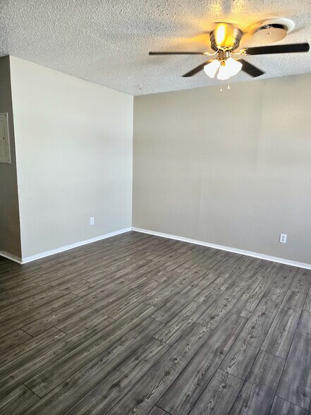 1400 N Saint Marys St, Beeville, TX à vendre - Photo du bâtiment - Image 3 de 36