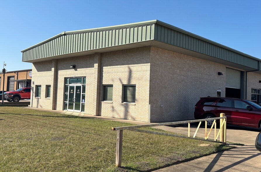 18128 Kieth Harrow Blvd, Houston, TX à louer - Photo du bâtiment - Image 2 de 12