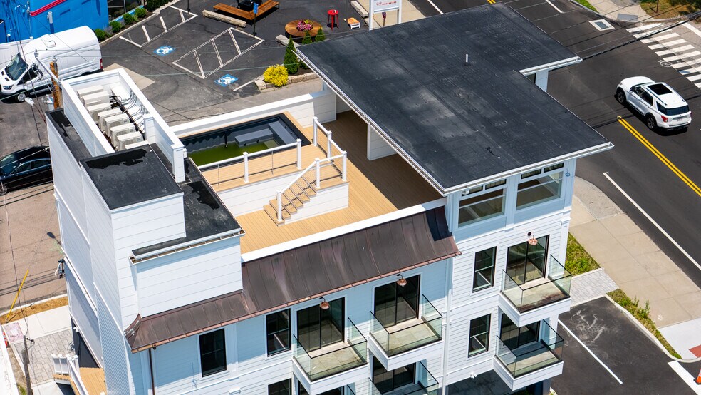 32 Broadway Ave, Mystic, CT à vendre - Photo du bâtiment - Image 2 de 32