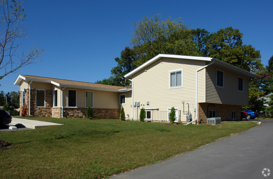 5107 N Bend Dr, Fort Wayne, IN for sale - Primary Photo - Image 1 of 1