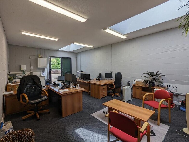 Station Rd, Guildford à louer - Photo du bâtiment - Image 3 de 8