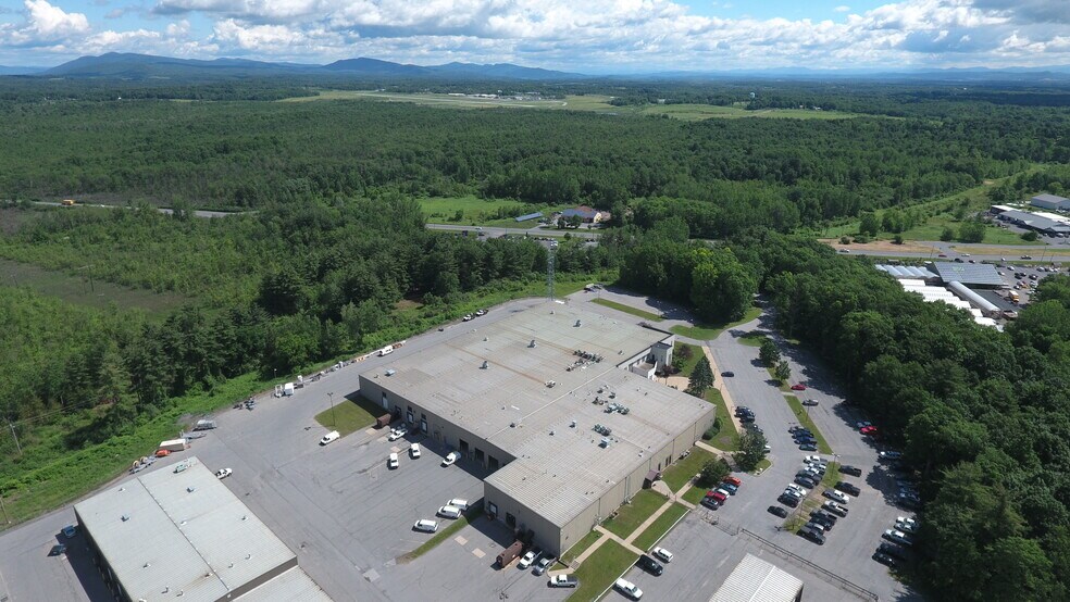 1 Apollo Dr, Glens Falls, NY à louer - Photo du bâtiment - Image 3 de 18