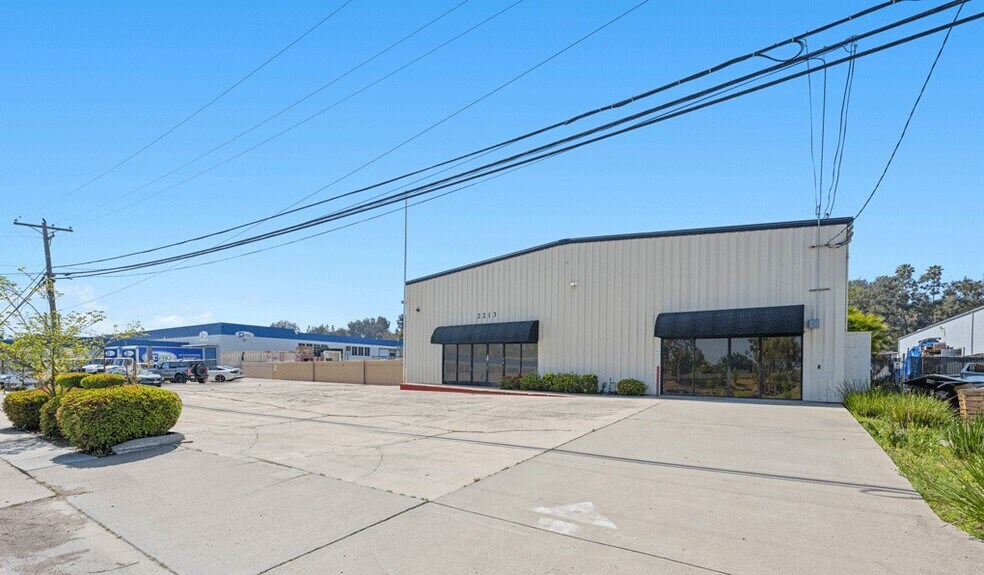 2213 Meyers Ave, Escondido, CA à vendre - Photo du bâtiment - Image 3 de 10