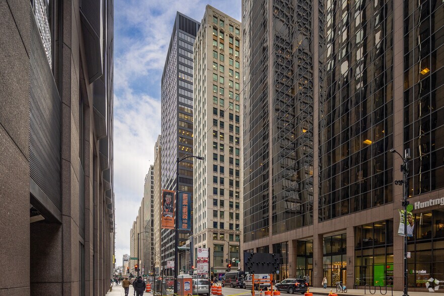 105 W Madison St, Chicago, IL à vendre - Photo du bâtiment - Image 2 de 45
