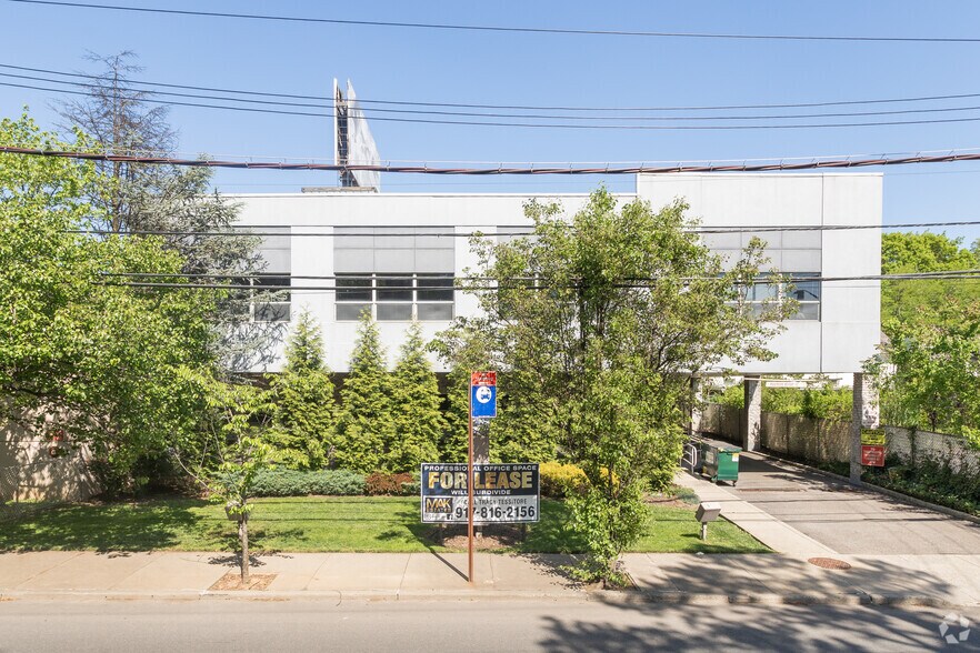4830 Arthur Kill Rd, Staten Island, NY à louer - Photo du bâtiment - Image 2 de 6