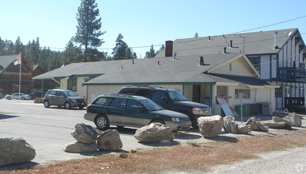 42592 Moonridge Rd, Big Bear Lake, CA à vendre - Photo du bâtiment - Image 2 de 2