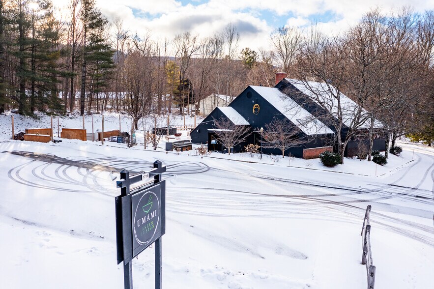 1716 Depot St, Manchester Center, VT à vendre - Photo du bâtiment - Image 3 de 79