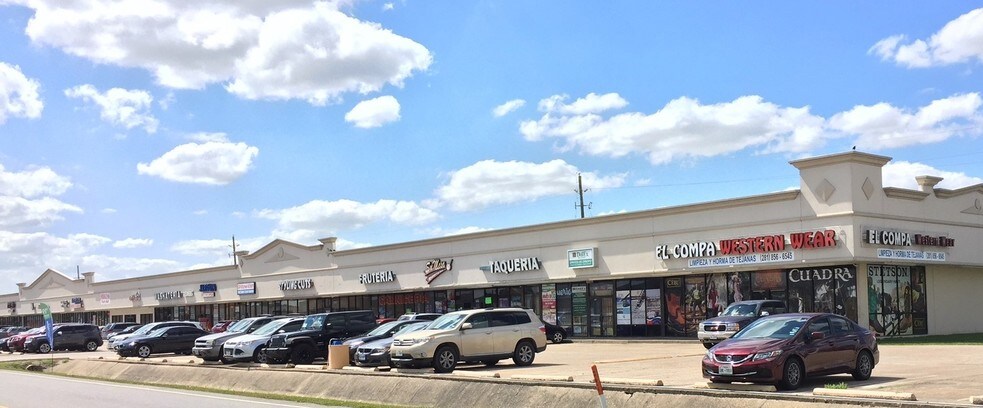 16200 Loch Katrine Ln, Houston, TX à louer - Photo du bâtiment - Image 2 de 3