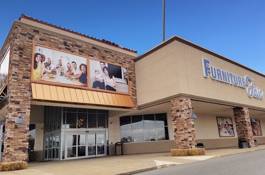 9080 Taylorsville Rd, Louisville, KY à louer - Photo du bâtiment - Image 2 de 7