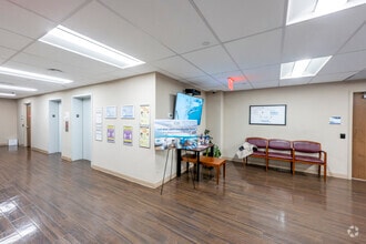 10520 Rockaway Beach Blvd, Rockaway Park, NY à louer Photo intérieure- Image 2 de 15