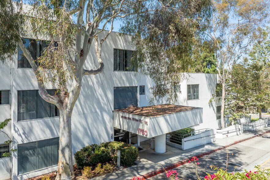 1760 Termino Ave, Long Beach, CA à vendre - Photo du bâtiment - Image 3 de 41