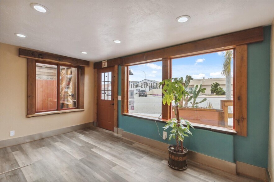 1637 Del Monte Blvd, Seaside, CA à vendre - Photo du bâtiment - Image 2 de 28