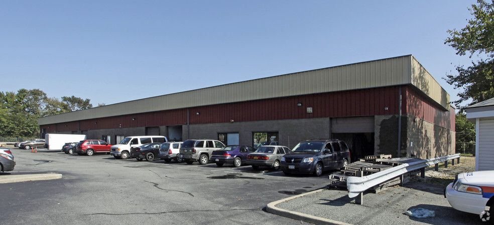 450-460 W John St, Hicksville, NY for lease - Building Photo - Image 1 of 3