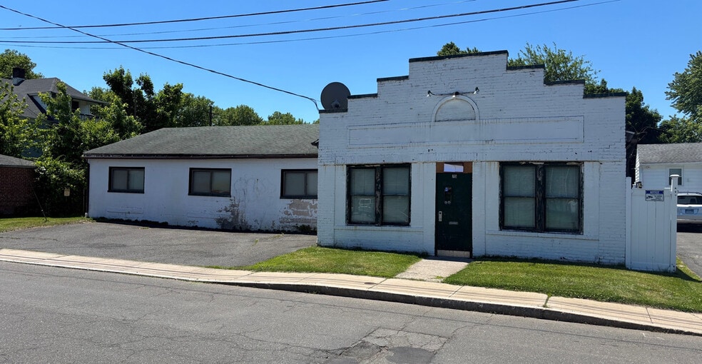 75 Pease Ave, Middletown, CT for sale - Building Photo - Image 3 of 5
