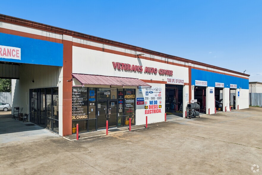 11239 Veterans Memorial Dr, Houston, TX for sale - Building Photo - Image 3 of 21
