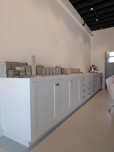 8804 Charleville, Beverly Hills, CA for lease - Interior Photo - Image 2 of 7