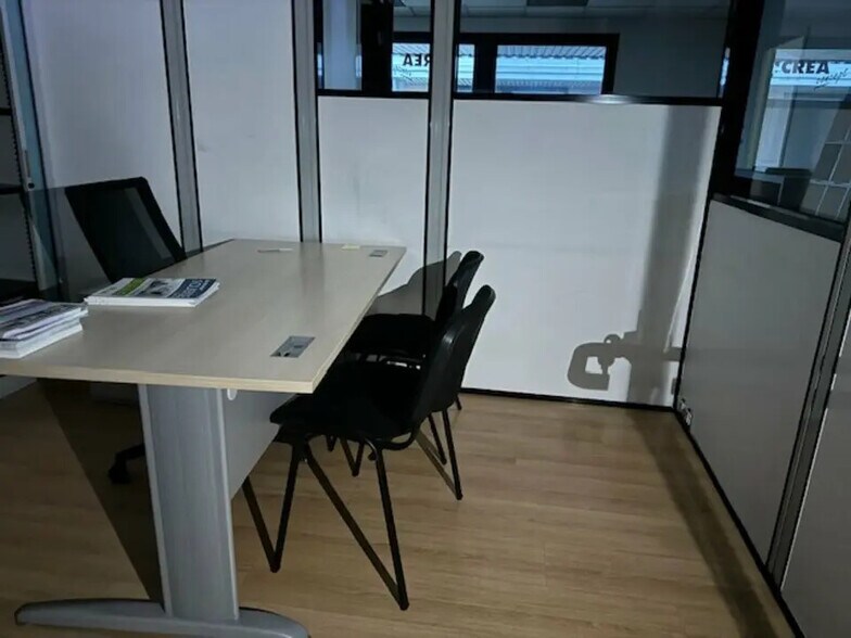 Office in Limas for lease - Interior Photo - Image 3 of 5