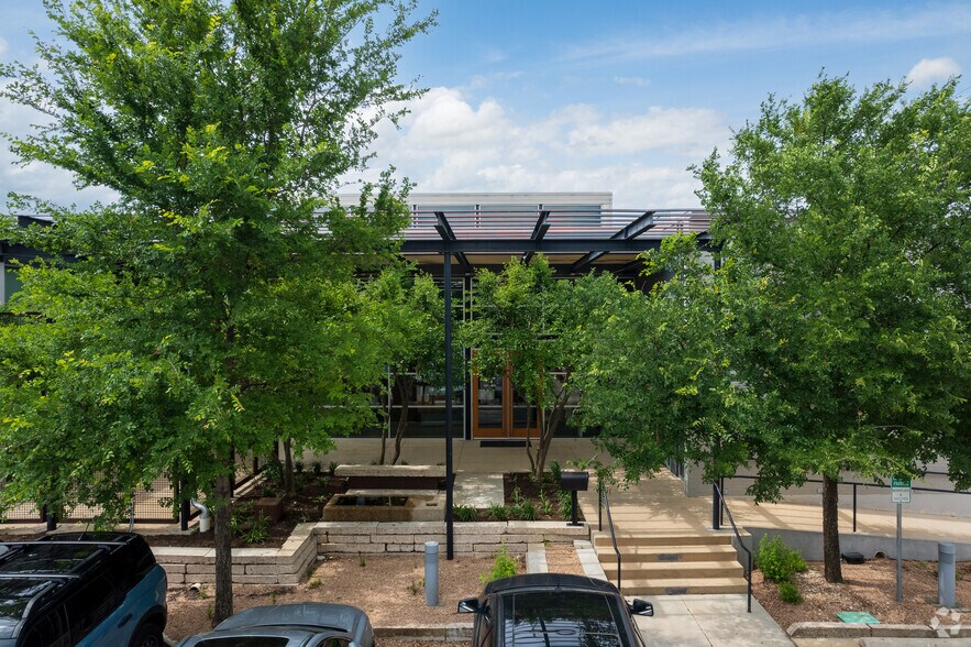 2201 E 6th St, Austin, TX à louer - Photo du bâtiment - Image 2 de 13