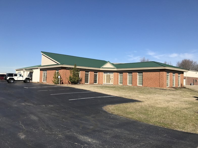 1424 N Royal Ave, Evansville, IN à louer - Photo du bâtiment - Image 3 de 5