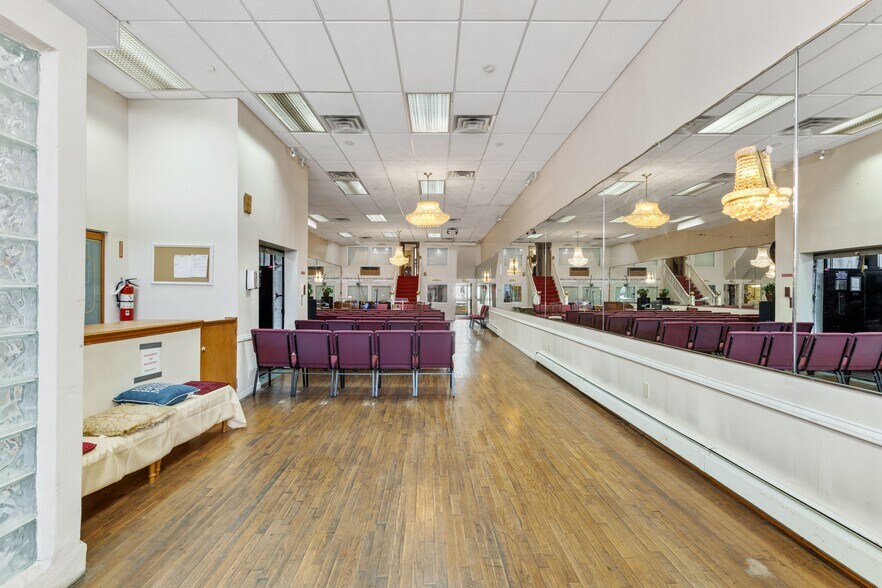 130 Watkins St, Brooklyn, NY for sale - Building Photo - Image 3 of 11