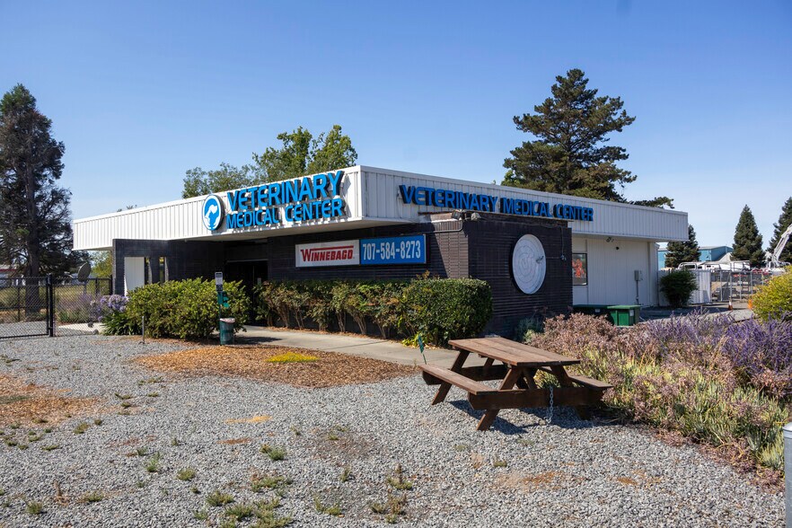 4122 S Moorland Ave, Santa Rosa, CA à vendre - Photo du bâtiment - Image 1 de 1