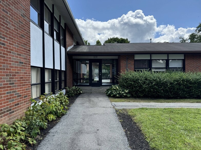 40 Grove St, Middletown, NY for lease - Building Photo - Image 2 of 6