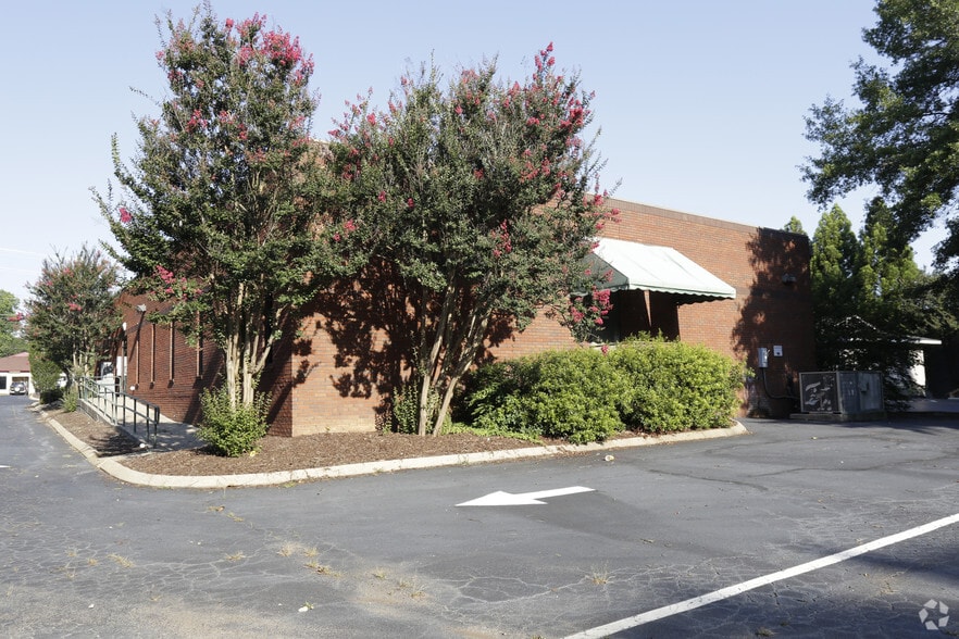 225 E Blackstock Rd, Spartanburg, SC for lease - Building Photo - Image 2 of 6