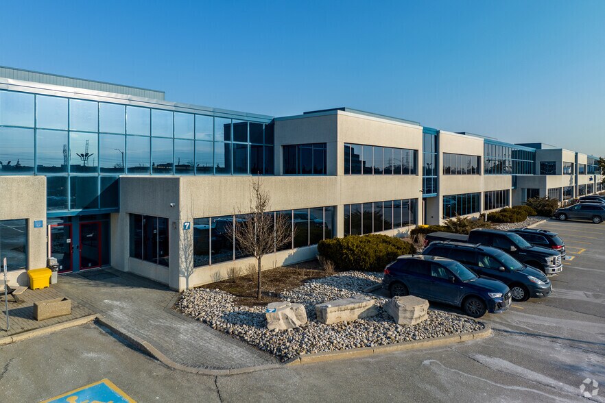 2785 Skymark Ave, Mississauga, ON à louer - Photo du bâtiment - Image 3 de 5