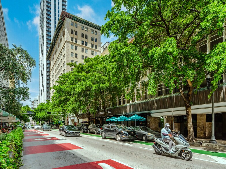 235 SE 1st St, Miami, FL à vendre - Photo du bâtiment - Image 3 de 11