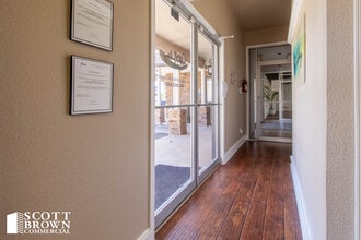 104 Houston St, Roanoke, TX à louer Photo intérieure- Image 1 de 6