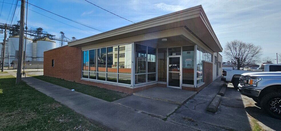 900 E 2nd St, Owensboro, KY for lease - Primary Photo - Image 1 of 1