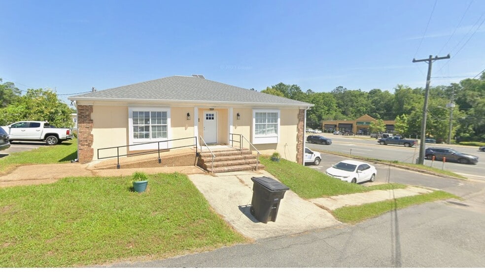 2334 Capital Cir NE, Tallahassee, FL à louer - Photo du bâtiment - Image 3 de 27