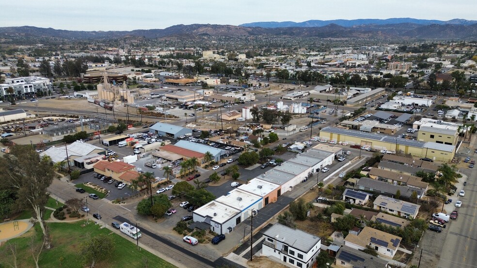 741 W 4th Ave, Escondido, CA à louer - Photo du bâtiment - Image 2 de 4