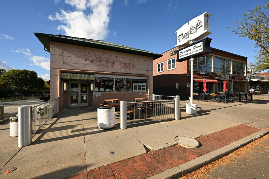 780 W Market St, Akron, OH à vendre - Photo du bâtiment - Image 3 de 44